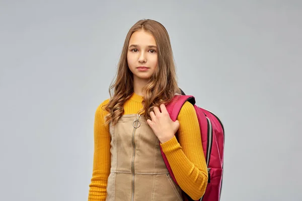 Teenager-Studentin mit Rucksack — Stockfoto