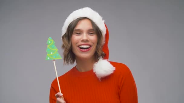 Woman in santa helper hat having fun on christmas — Stock Video