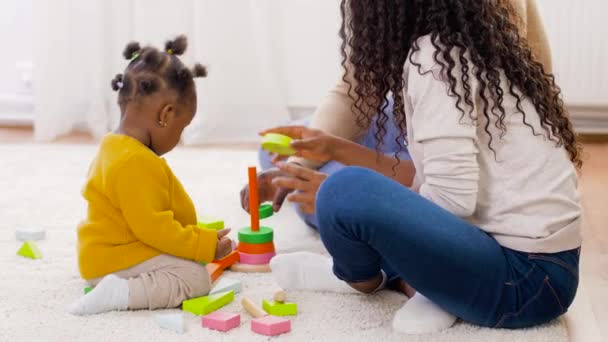 African family playing with baby daughter at home — Stock Video