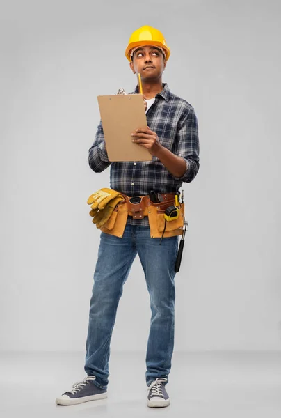 Pensando construtor com prancheta e lápis — Fotografia de Stock