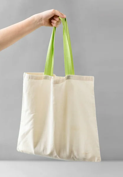 Yiyecek alışverişi için tekrar kullanılabilir bez çanta. — Stok fotoğraf