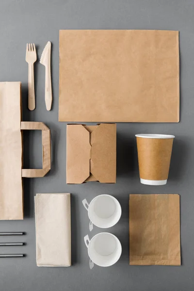 Jednorázové papírové obaly na jídlo — Stock fotografie