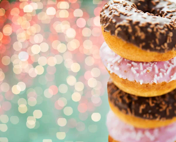 Close-up de donuts envidraçados com polvilhas — Fotografia de Stock
