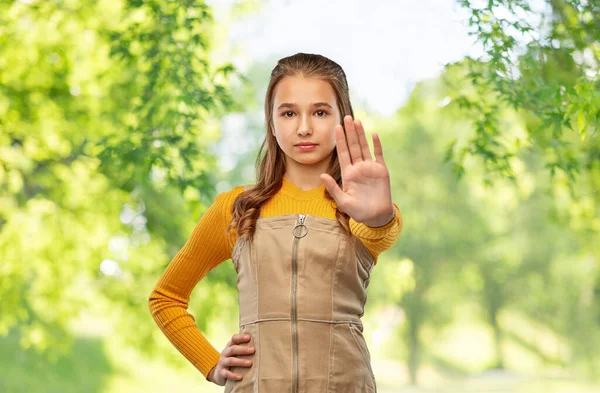 Teenage girl making stop gesture — стоковое фото