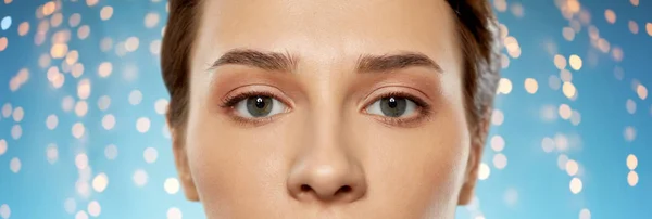 Close up of beautiful young woman face and eyes — Stock Photo, Image