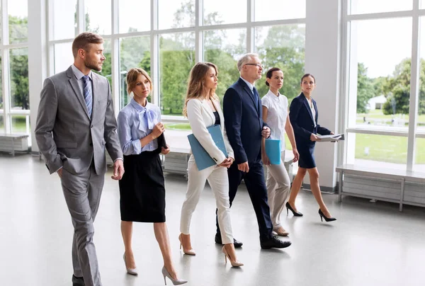 Business people walking along office building — Stock Photo, Image