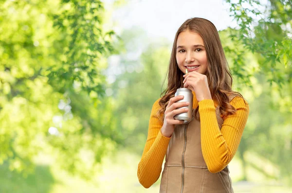 Happy teenage girl drinking soda from can — Stock Photo, Image