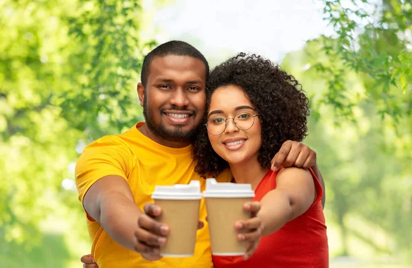 Happy african american couple with coffee cups — Stock Photo, Image