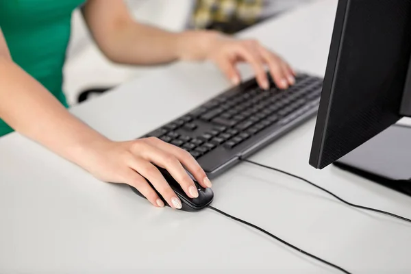 Female hand with computer mouse on table — Stock Photo, Image