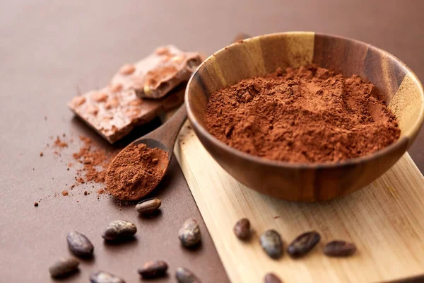 젤리 넛, 코코아 콩, 분말이 들어 있는 초콜릿 — 스톡 사진