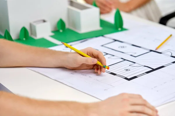 Creative team building project blueprint at office — Stock fotografie
