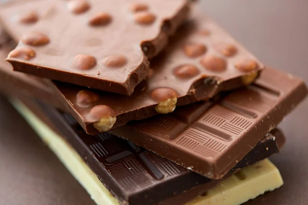 Tutup dari berbagai jenis coklat batangan — Stok Foto