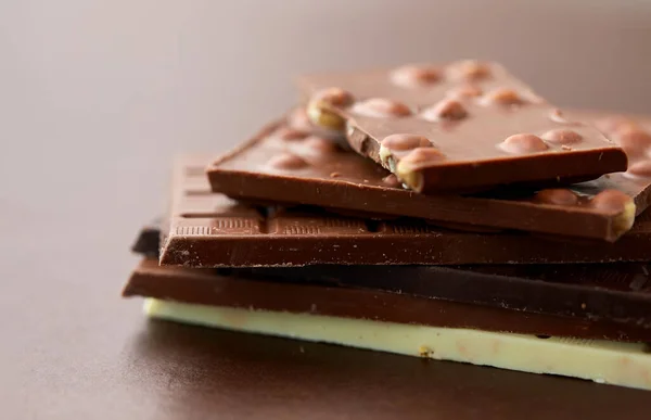 Tutup dari berbagai jenis coklat batangan — Stok Foto