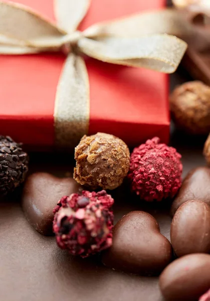 Primo piano di caramelle al cioccolato fatte a mano — Foto Stock