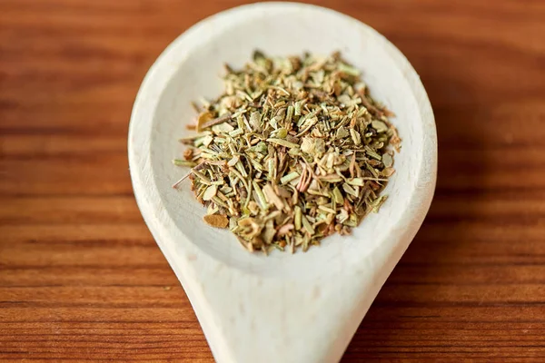 Close up of dry spices on wooden spoon — Stockfoto