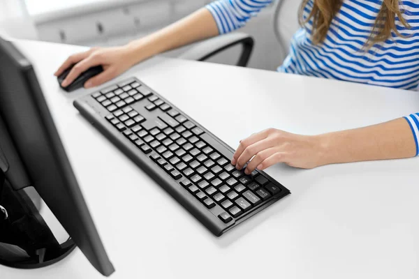 Close up of teenage girl with computer at home — Stock Photo, Image