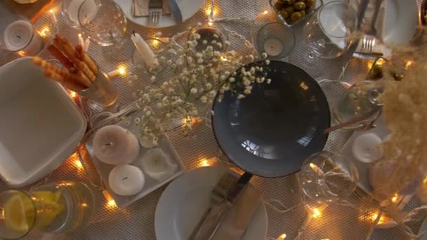 Dinner party table serving at home — Stock Video