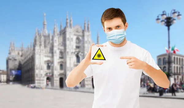 Hombre en máscara médica con signo de coronavirus en italia —  Fotos de Stock