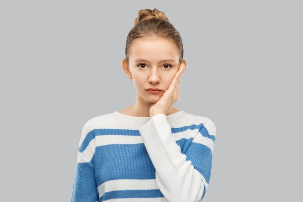 Teenage girl in pullover — Stockfoto
