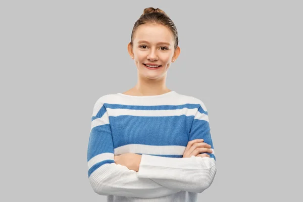 Smiling teenage girl with crossed arms in pullover — Zdjęcie stockowe