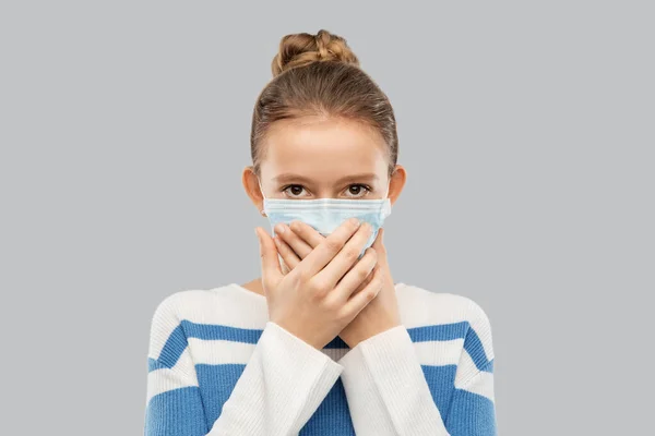 Tiener meisje in beschermende medische masker — Stockfoto