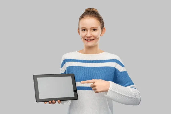 Happy smiling teenage girl with tablet computer — ストック写真