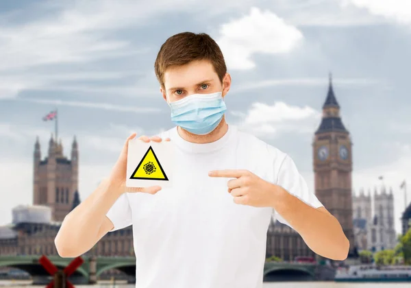 Hombre enmascarado con signo de coronavirus en Inglaterra —  Fotos de Stock