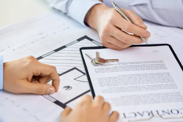 Hands signing property purchase contract at office — Stock Photo, Image