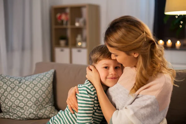 Happy smiling mother and son hugging at home — Stock Photo, Image