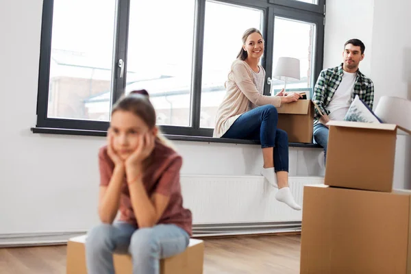 Sad girl moving to new home with her family — Stock Photo, Image