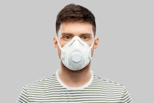 Man in protective medical mask or respirator — Stock Photo, Image