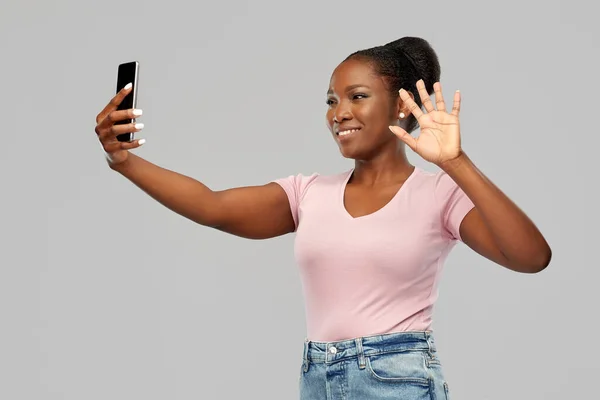 African american woman taking selfie by smartphone — Stock Photo, Image