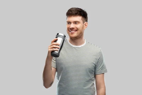 Man with thermo cup or tumbler for hot drinks — Stock Photo, Image