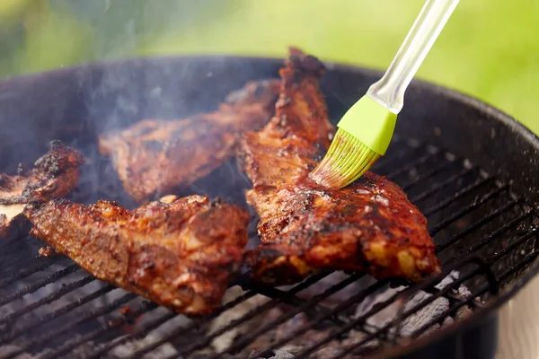 Close up of barbecue meat roasting on grill — Stock Photo, Image