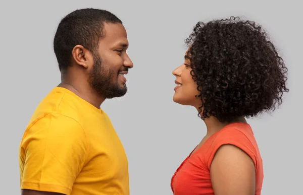 Szczęśliwa afrykańska para amerykańska — Zdjęcie stockowe