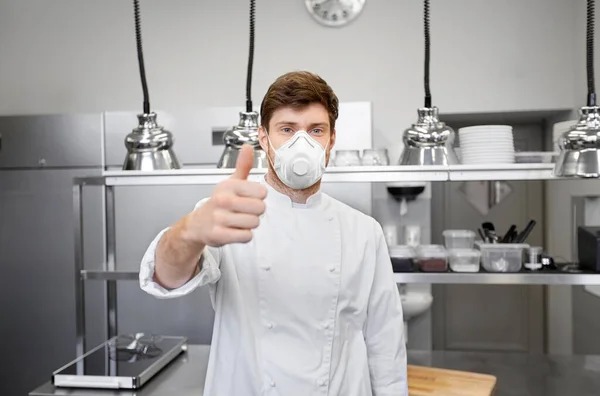 Male chef with in respirator at restaurant kitchen — Stock Photo, Image