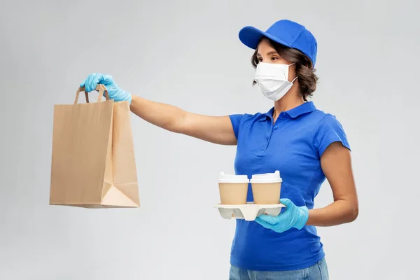 Entrega mujer en mascarilla facial con alimentos y bebidas — Foto de Stock