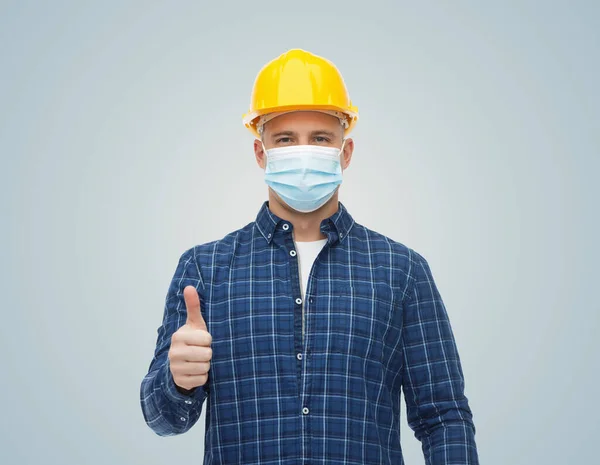 Trabajador masculino en casco de seguridad con mascarilla facial —  Fotos de Stock