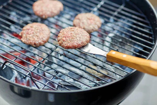 Close up of meat cutlets roasting on grill — Stock Photo, Image