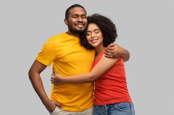 幸せなアフリカ系アメリカ人のカップルが — ストック写真