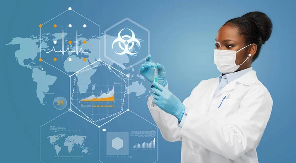 Arzt in medizinischer Maske über der weltweiten Pandemie-Karte — Stockfoto
