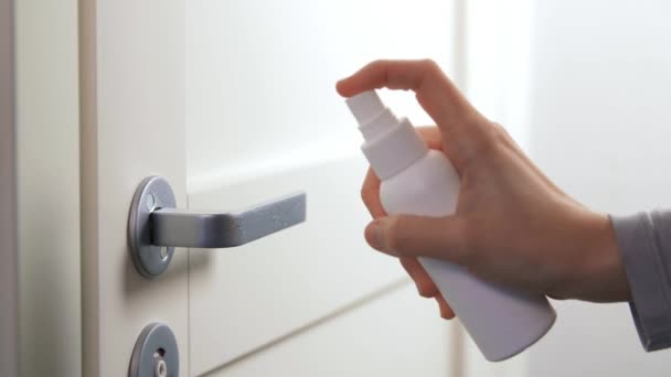 Hand cleaning doorhandle with disinfectant spray — Stock Video