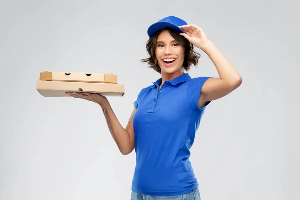 Mujer de entrega con cajas de pizza para llevar — Foto de Stock