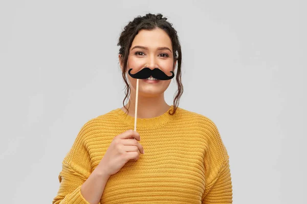 Femme heureuse avec moustaches vintage — Photo