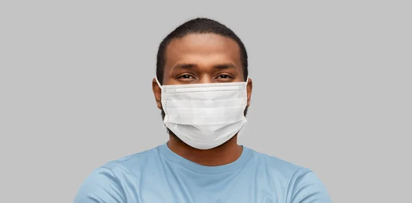 Afrikansk amerikansk man i skyddande medicinsk mask — Stockfoto