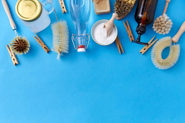 Soda, vinegar, clothespins, soap and brushes — Stock Photo, Image