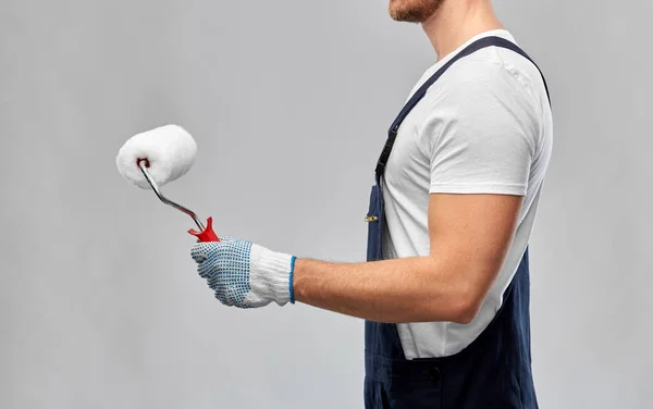 Close up of painter or builder with paint roller — Stock Photo, Image