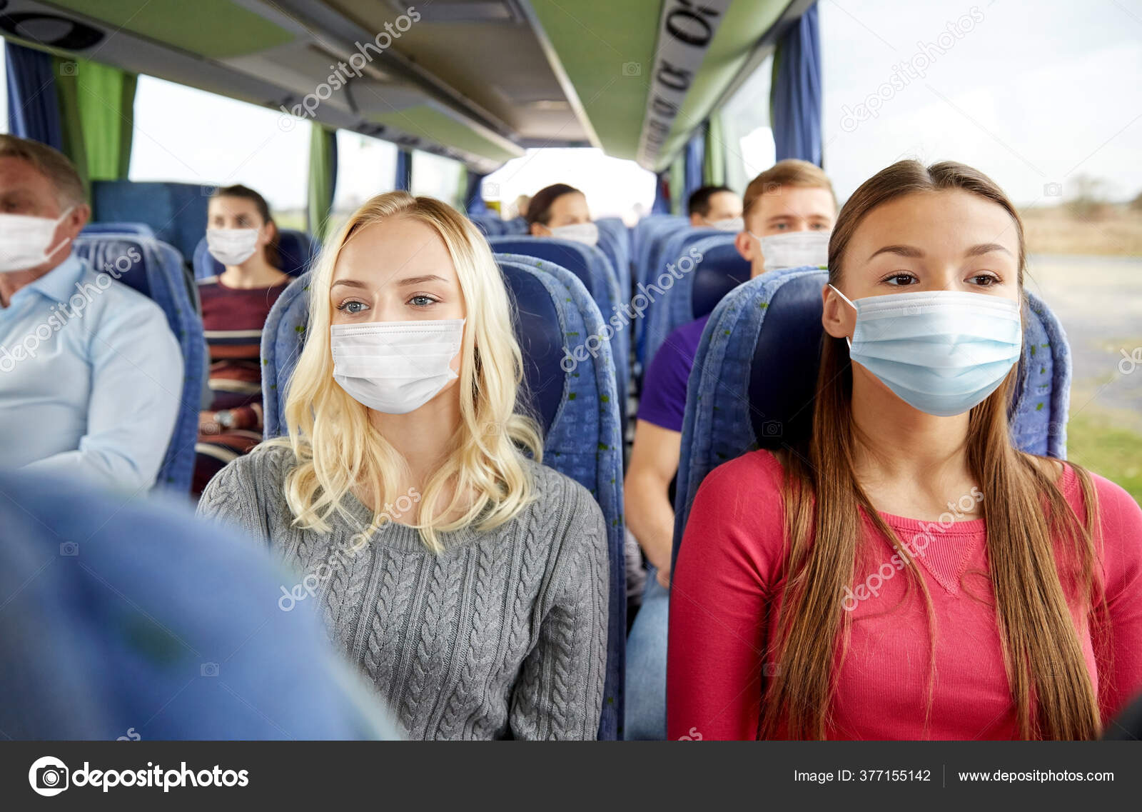 Девушка в маршрутке. Прижимается в транспорте. Домогательство в автобусе. Встретил девушку в автобусе. Девочка в автобусе.