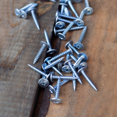 eski ahşap kurullarında yeni vida