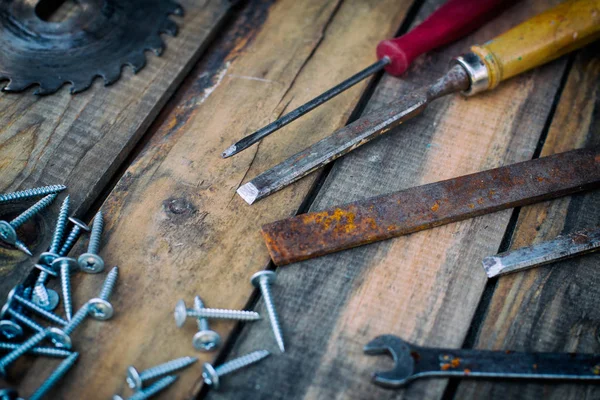 Herramientas de carpintería en los tableros —  Fotos de Stock